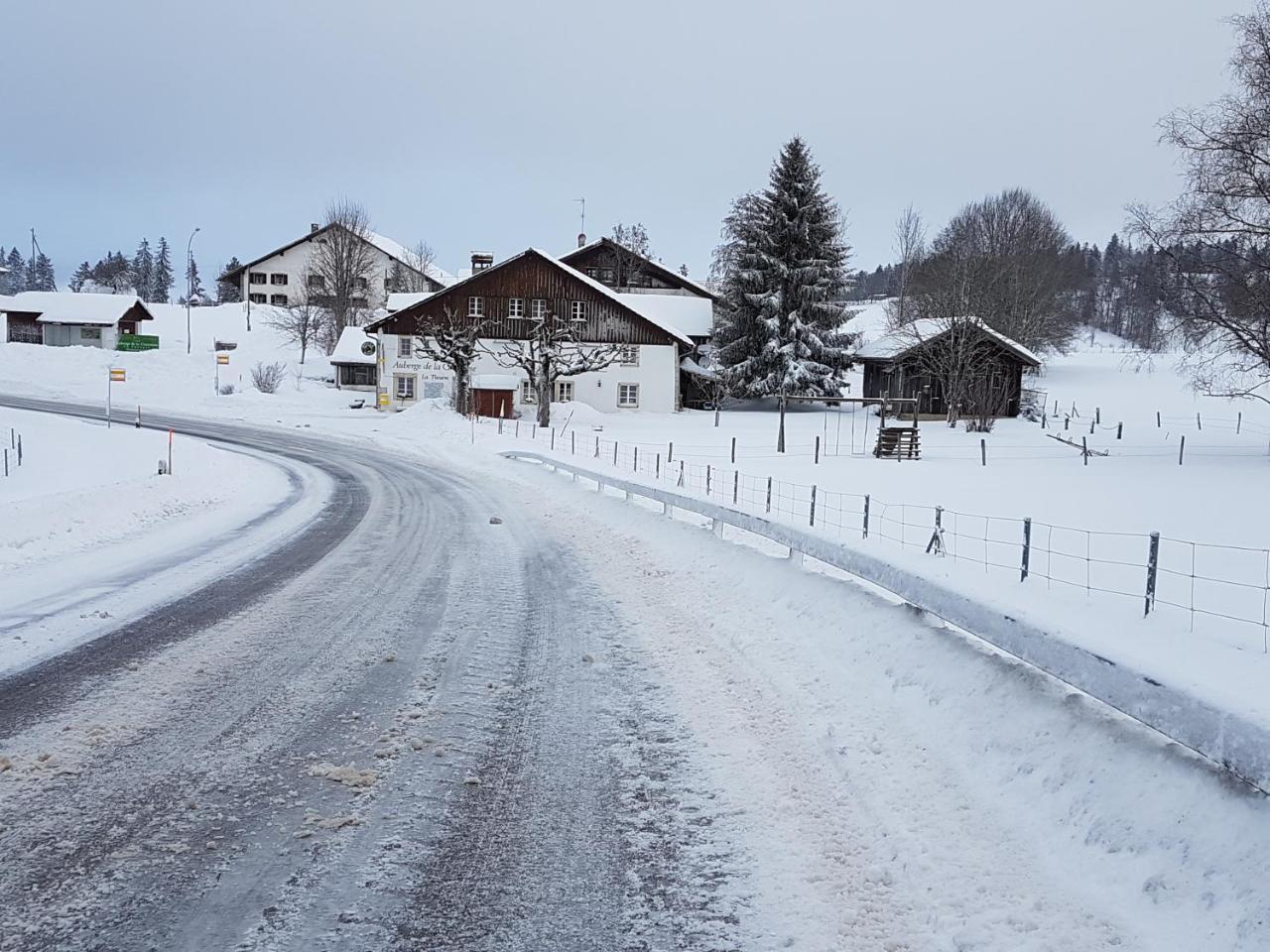 Auberge De La Couronne Saignelégier Екстериор снимка